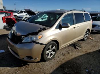  Salvage Toyota Sienna