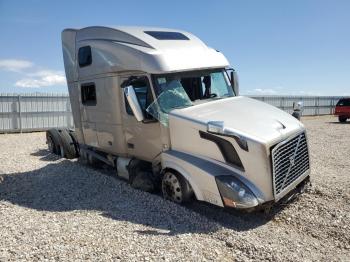  Salvage Volvo Vnl