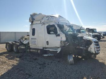  Salvage Freightliner Cascadia 1