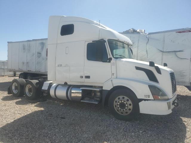  Salvage Volvo Vnl