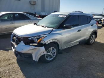  Salvage Nissan Kicks