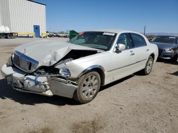  Salvage Lincoln Towncar