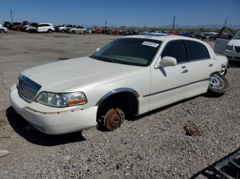  Salvage Lincoln Towncar