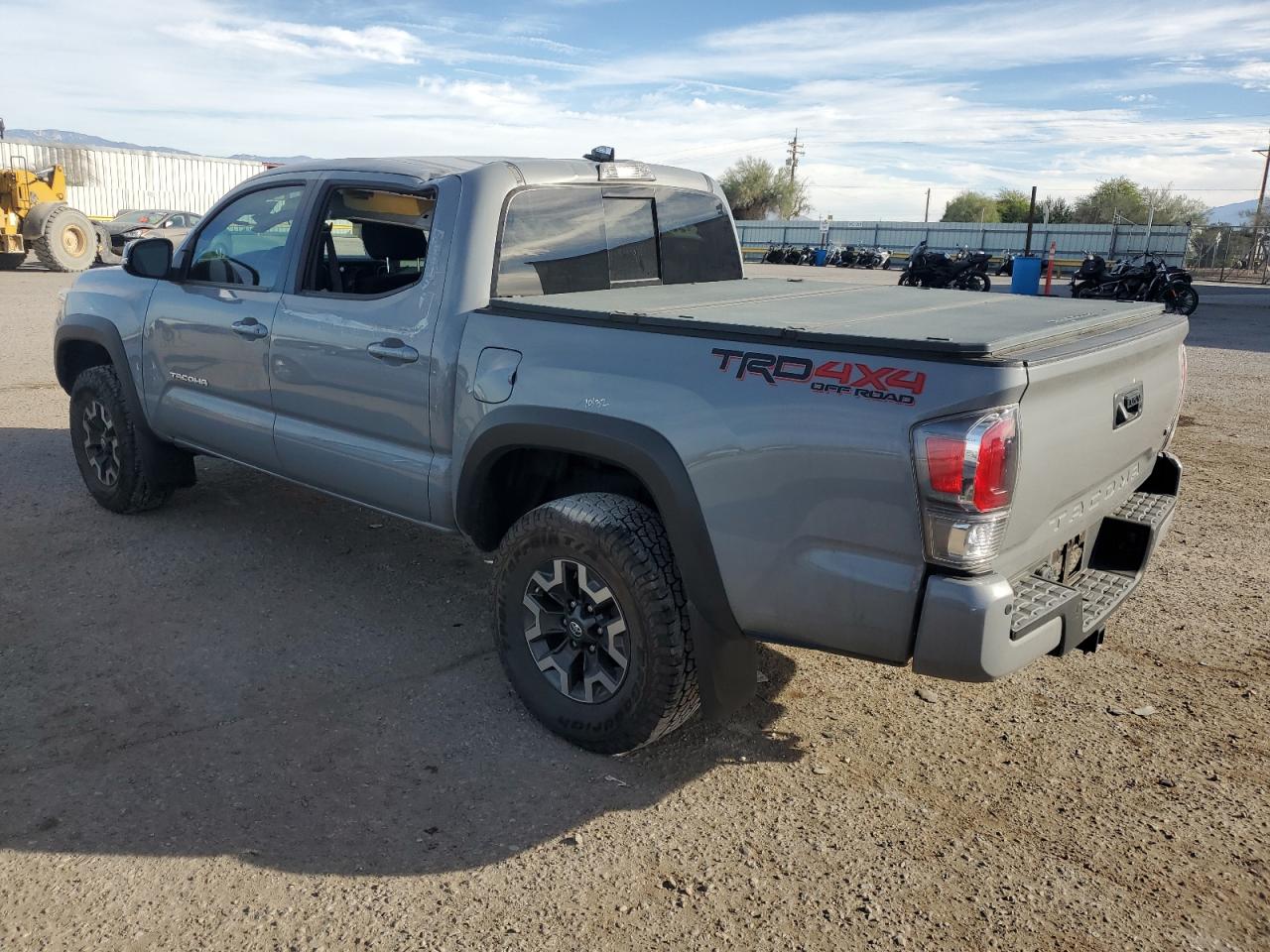 Toyota Tacoma Double Cab Image 3