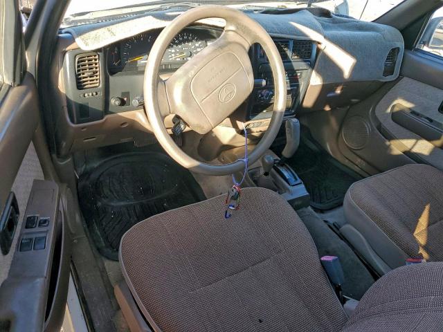 Toyota Tacoma Xtracab Image 10