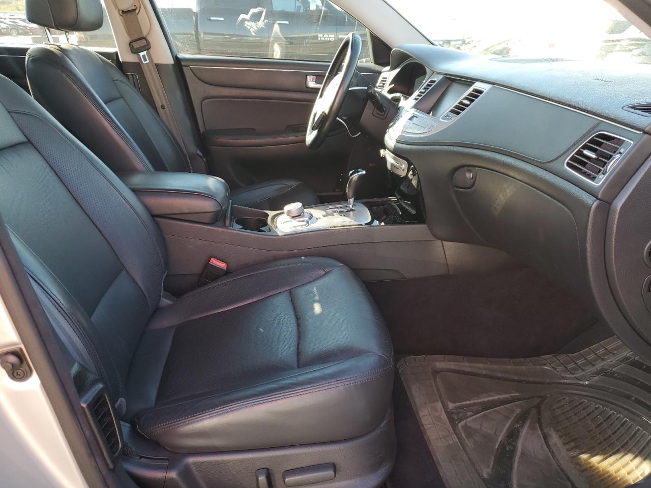 Hyundai Genesis 3.8l Image 2