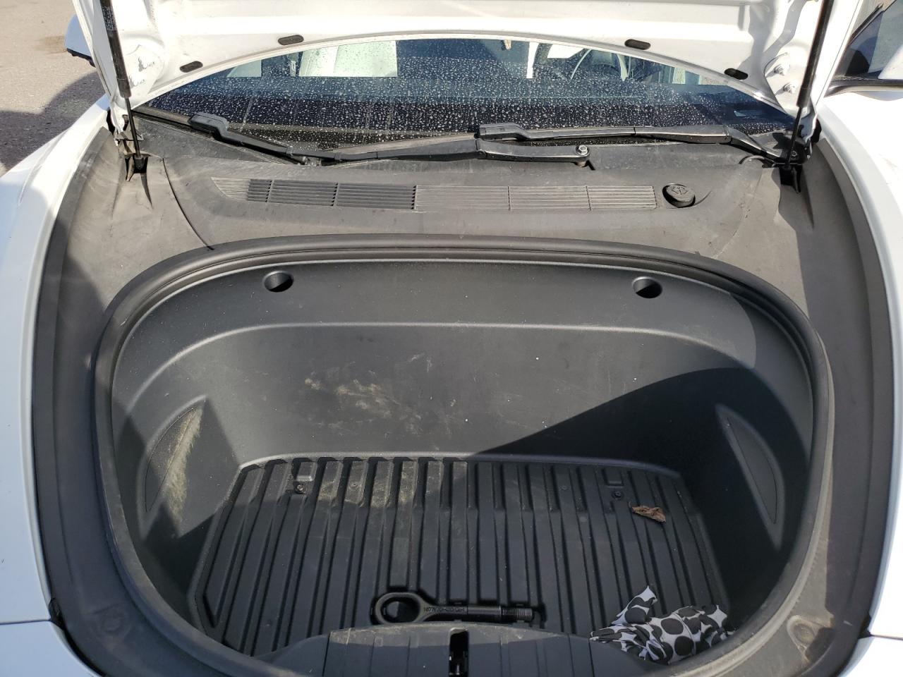 Tesla Model 3 Image 5