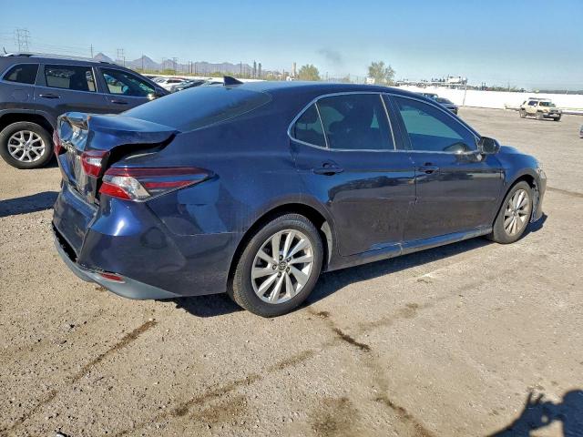 Toyota Camry Le Image 11