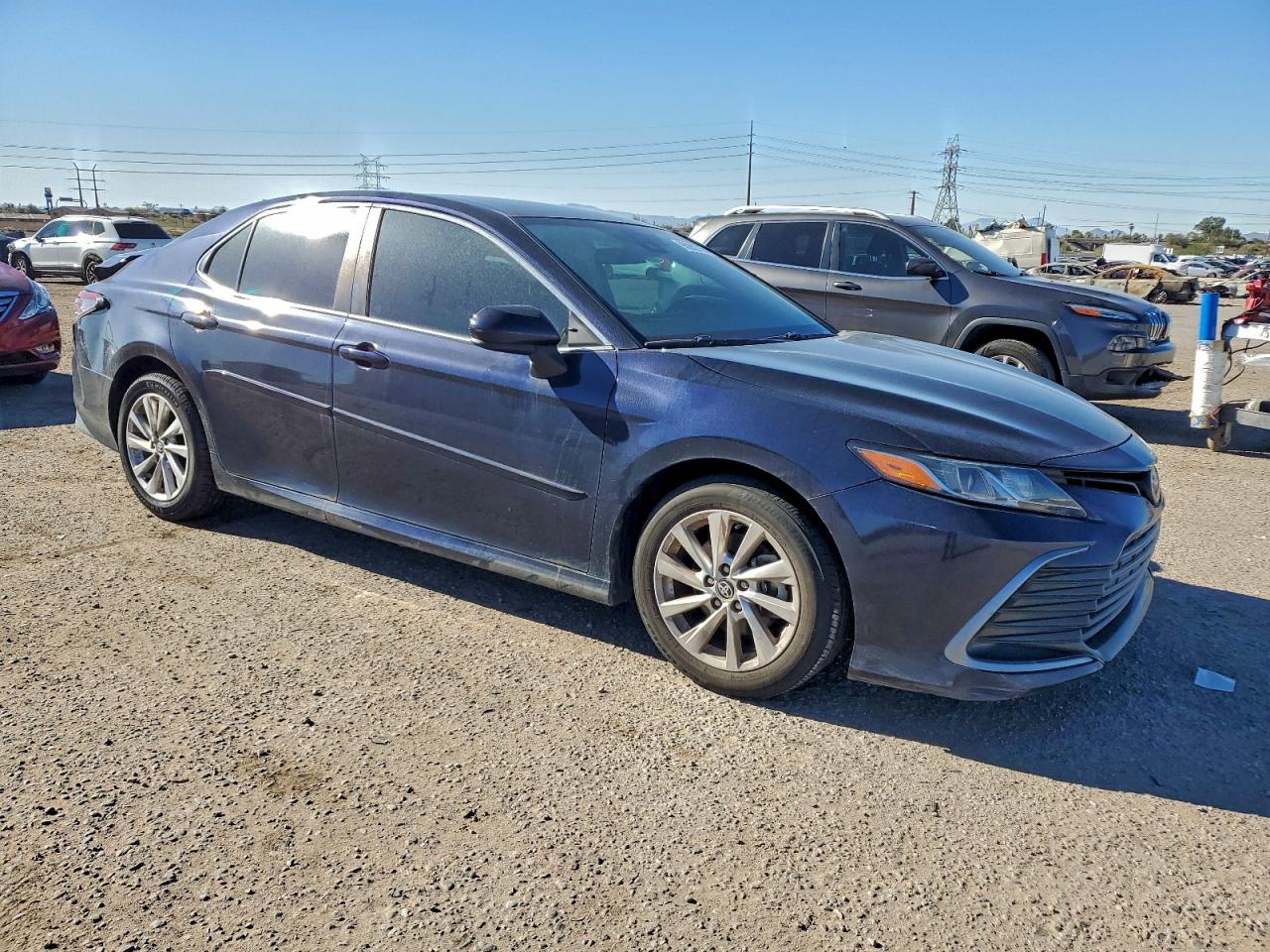 Toyota Camry Le Image 12