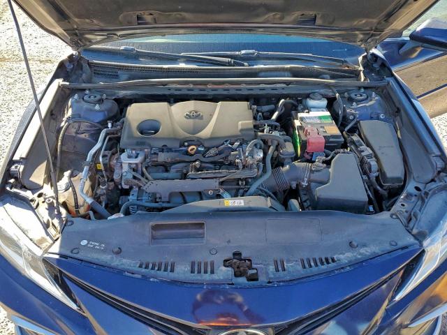 Toyota Camry Le Image 8