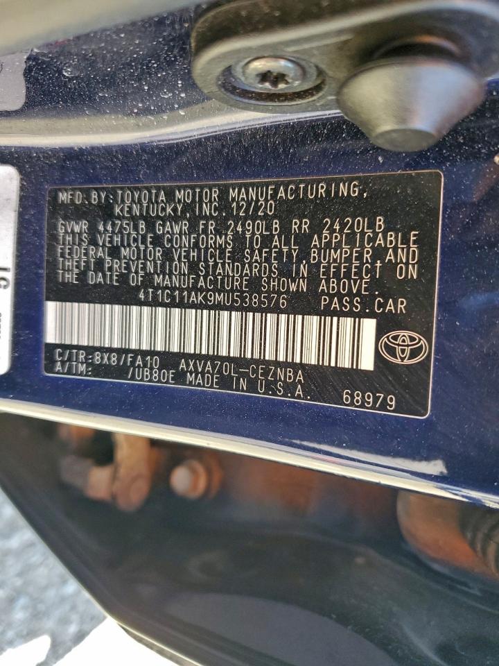 Toyota Camry Le Image 9