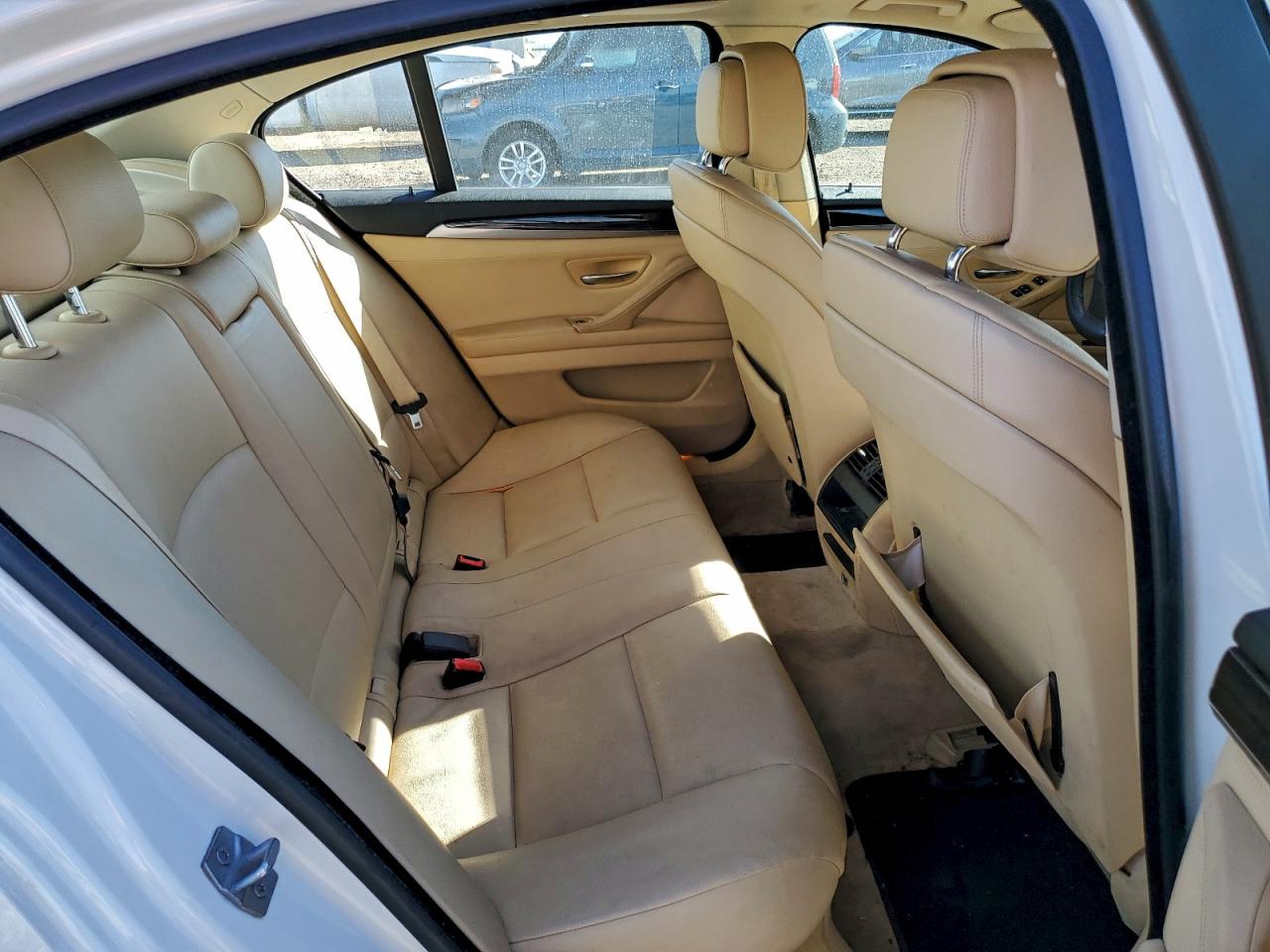 BMW 5 Series I Image 12