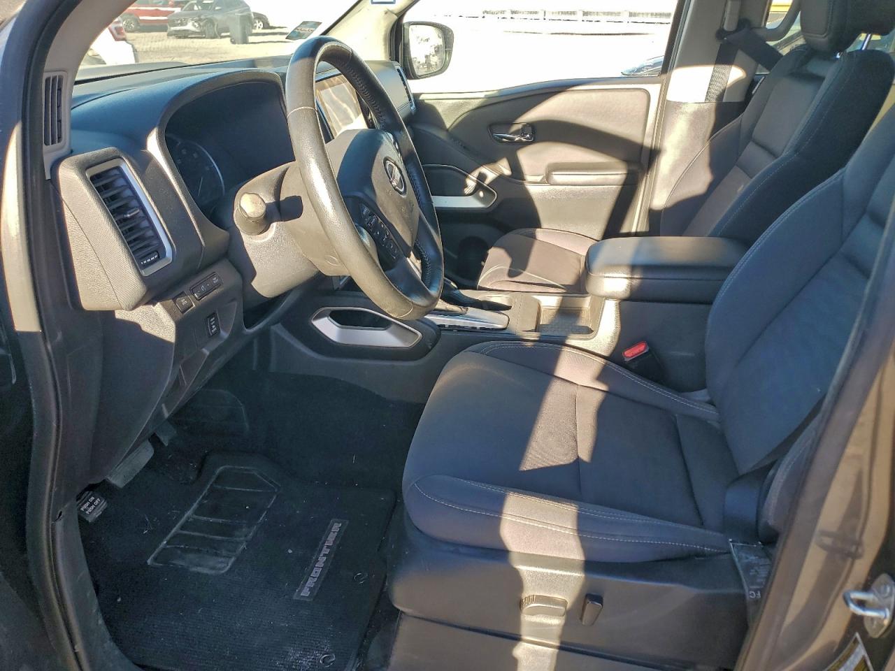 Nissan Frontier S Image 12