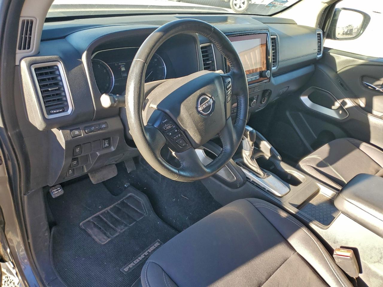 Nissan Frontier S Image 8