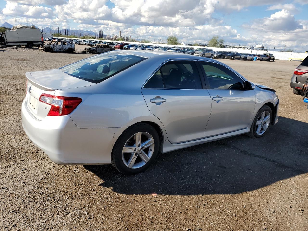 Toyota Camry L Image 4