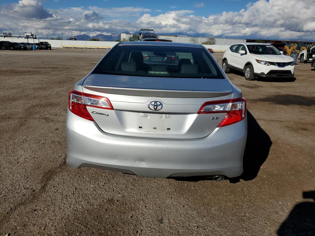 Toyota Camry L Image 11