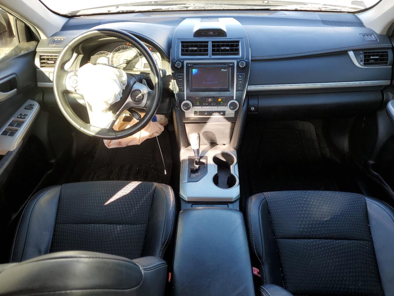 Toyota Camry L Image 10