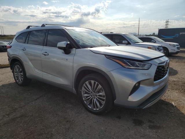 Toyota Highlander Hybrid Platinum Image 3