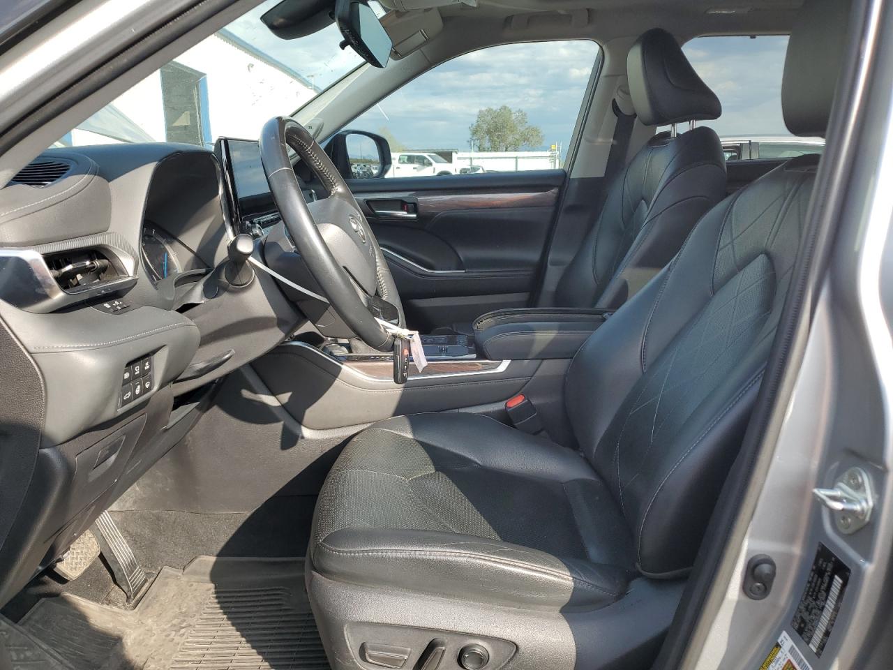 Toyota Highlander Hybrid Platinum Image 4