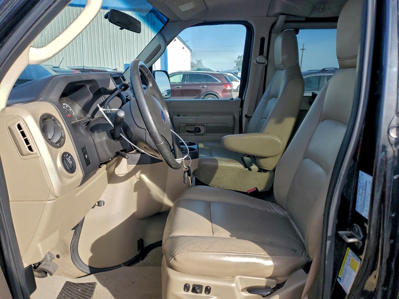 Ford Econoline E150 Wagon Image 8