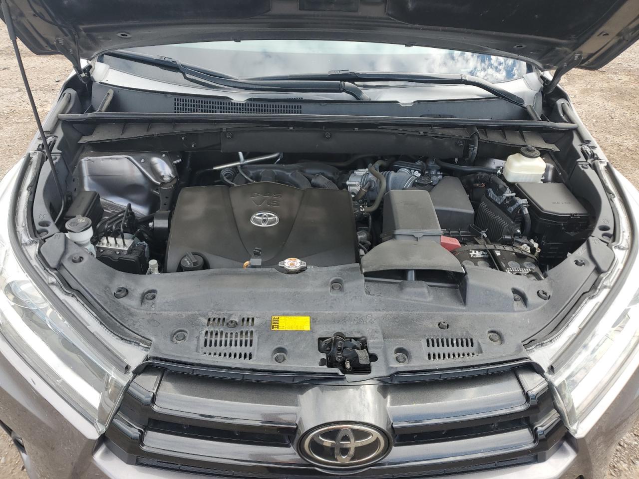 Toyota Highlander Se Image 13