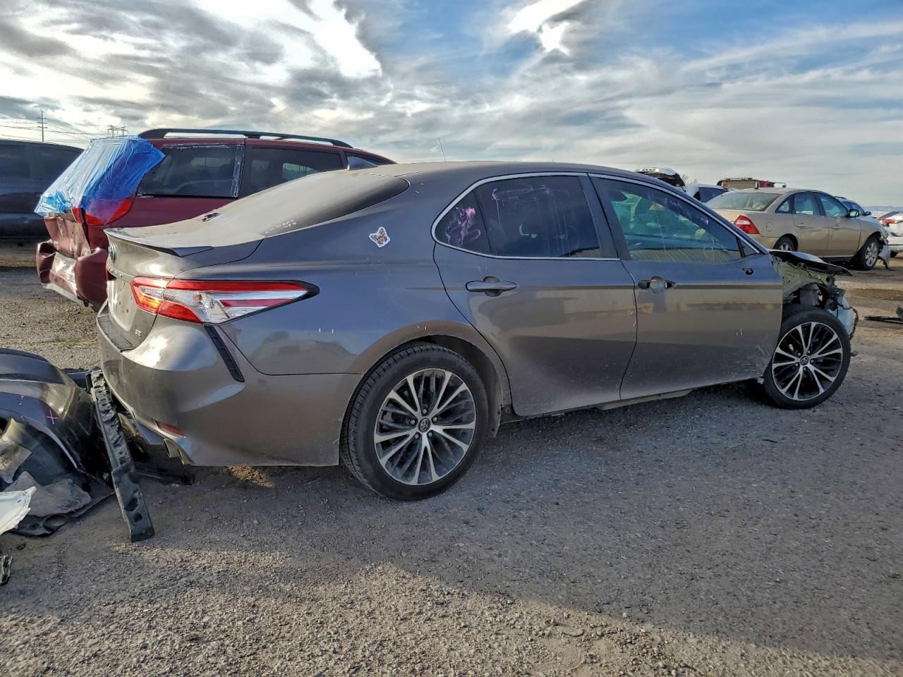 Toyota Camry Se Image 6