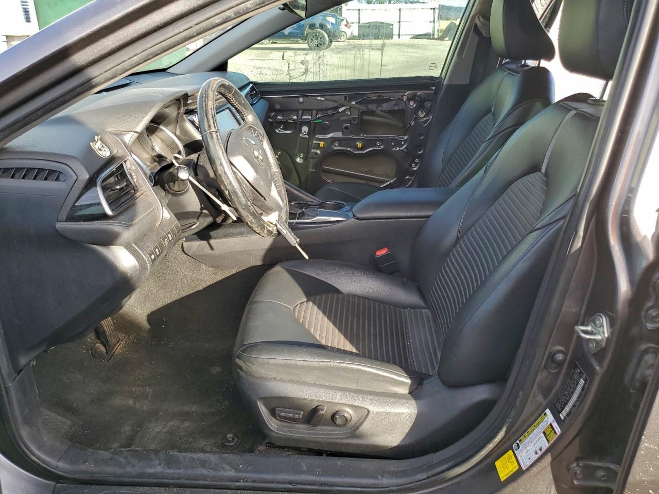 Toyota Camry Se Image 7