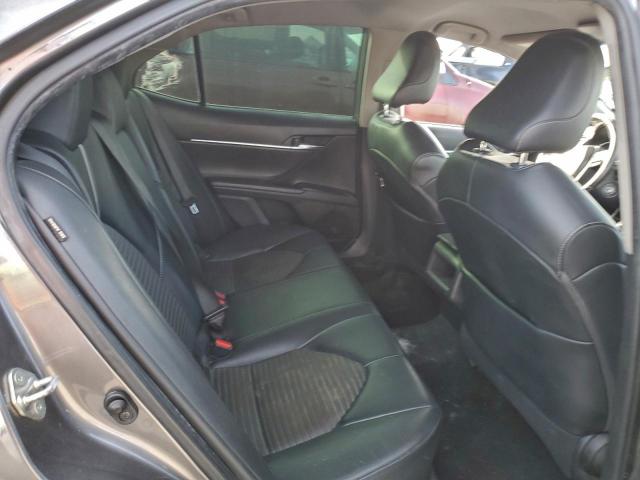 Toyota Camry Se Image 8