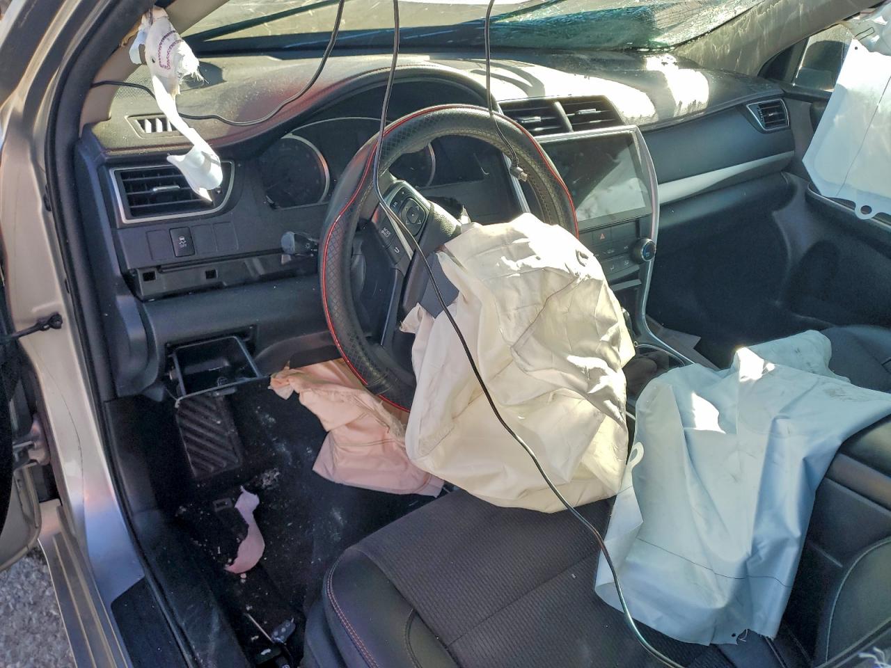 Toyota Camry Le Image 6