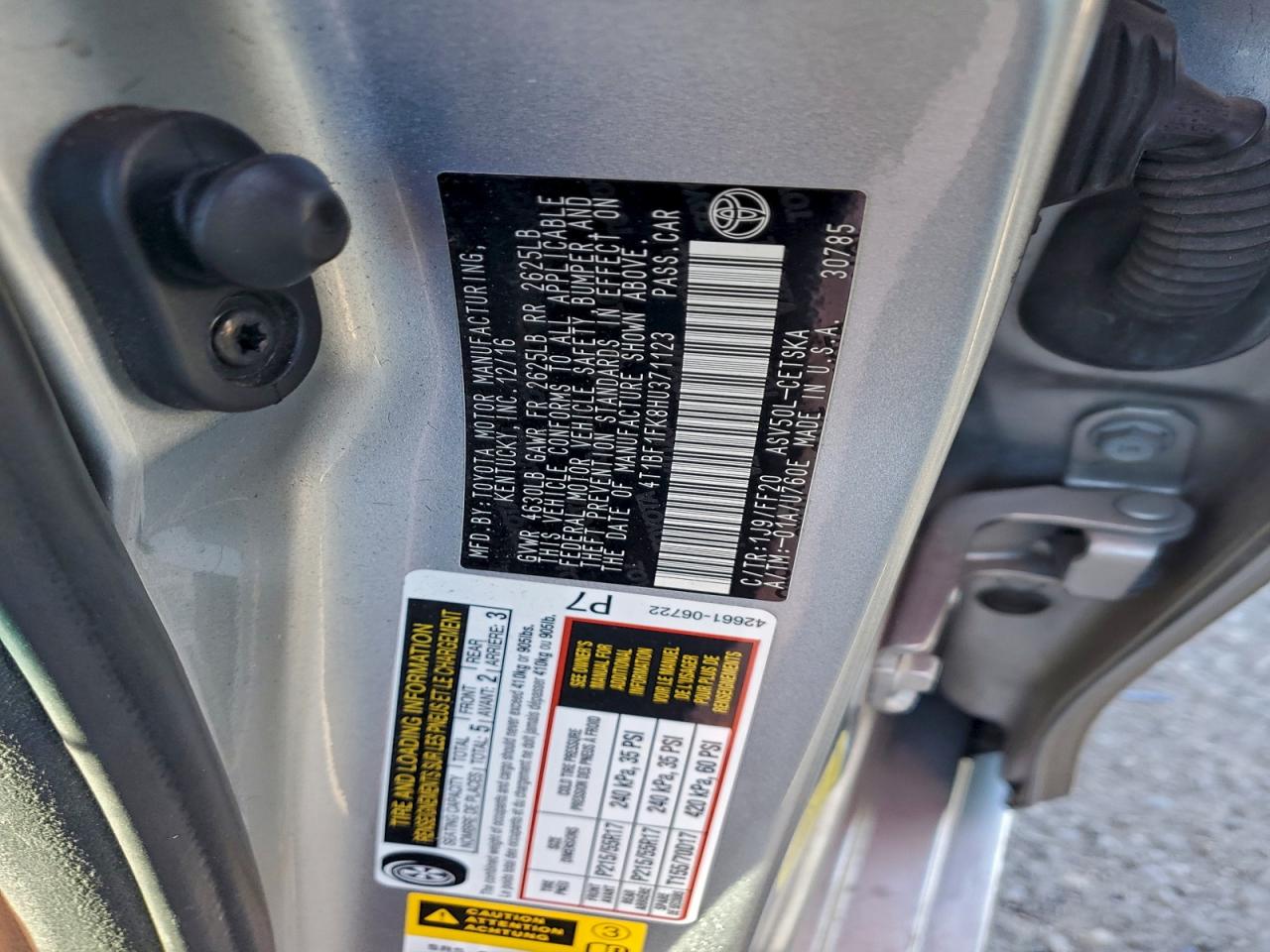 Toyota Camry Le Image 7