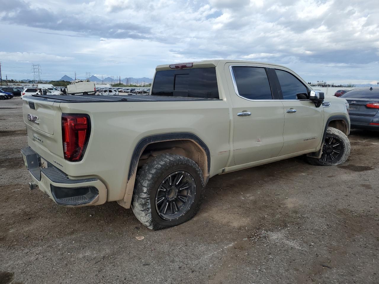 GMC Sierra C1500 Denali Image 3