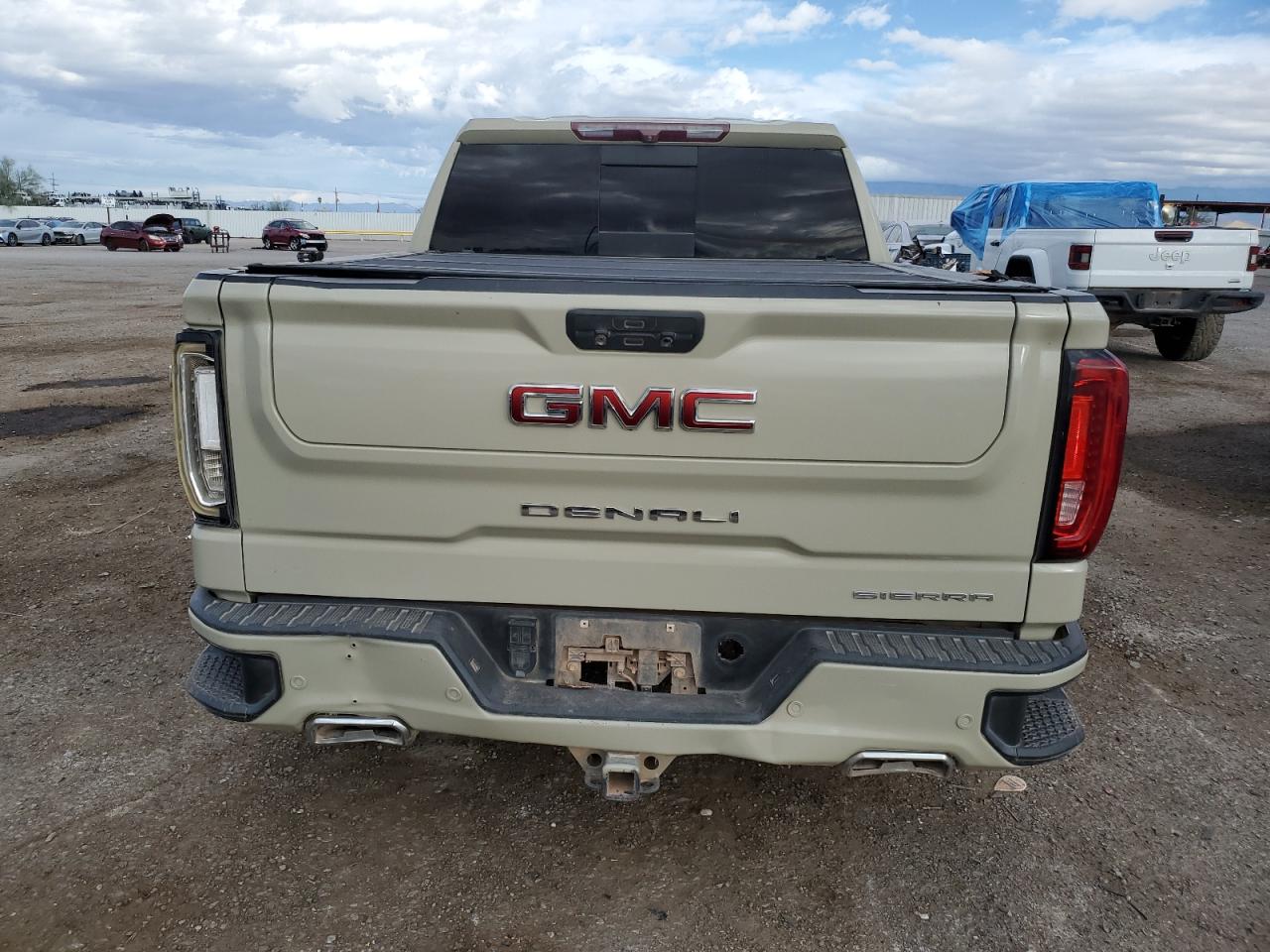 GMC Sierra C1500 Denali Image 12