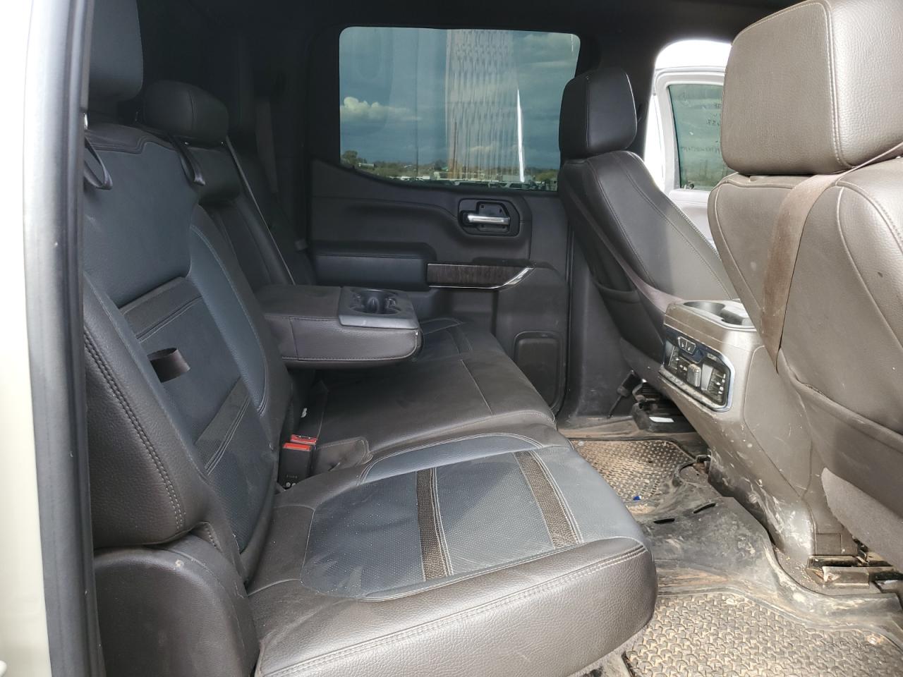 GMC Sierra C1500 Denali Image 6