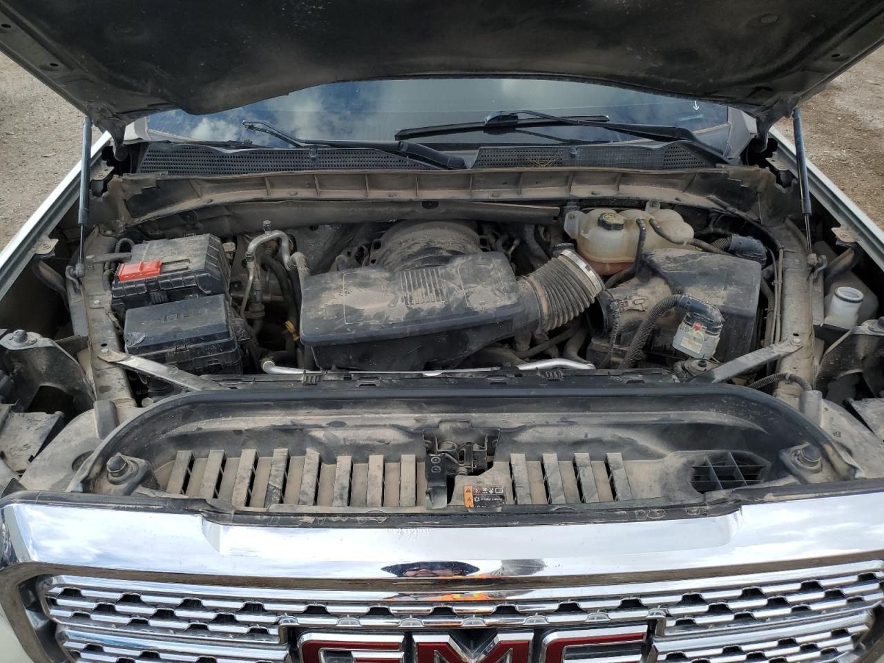 GMC Sierra C1500 Denali Image 2