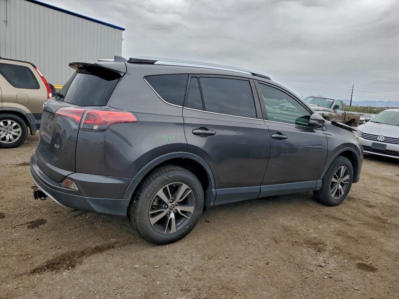 Toyota RAV4 Xle Image 3