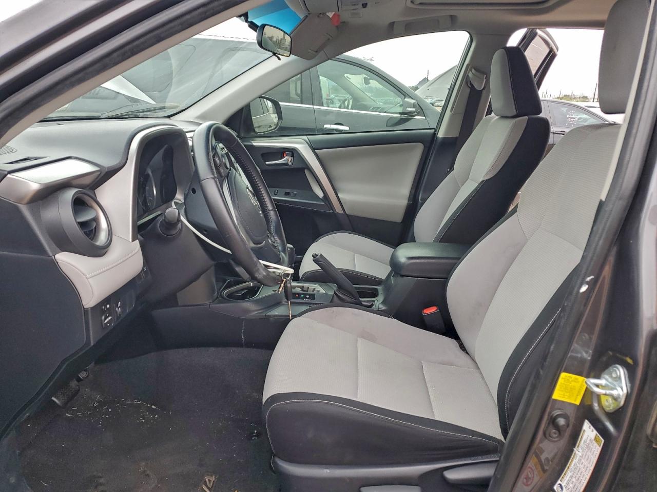 Toyota RAV4 Xle Image 8