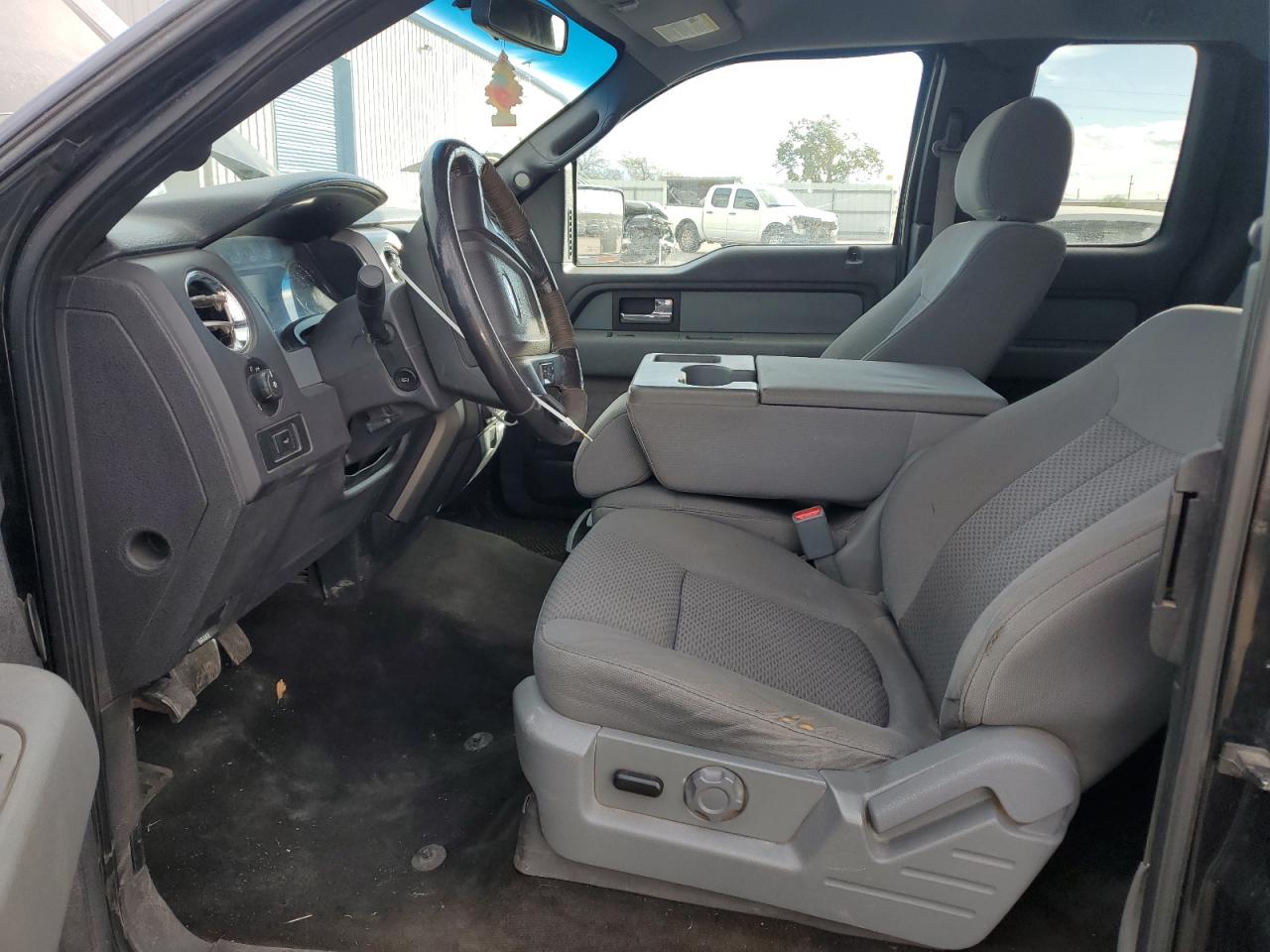 Ford F-150 Super Cab Image 3