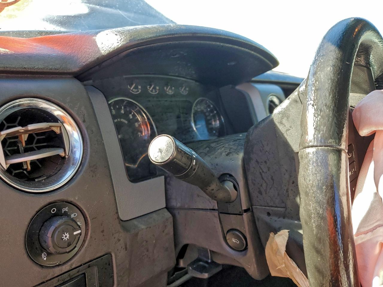 Ford F-150 Super Cab Image 2