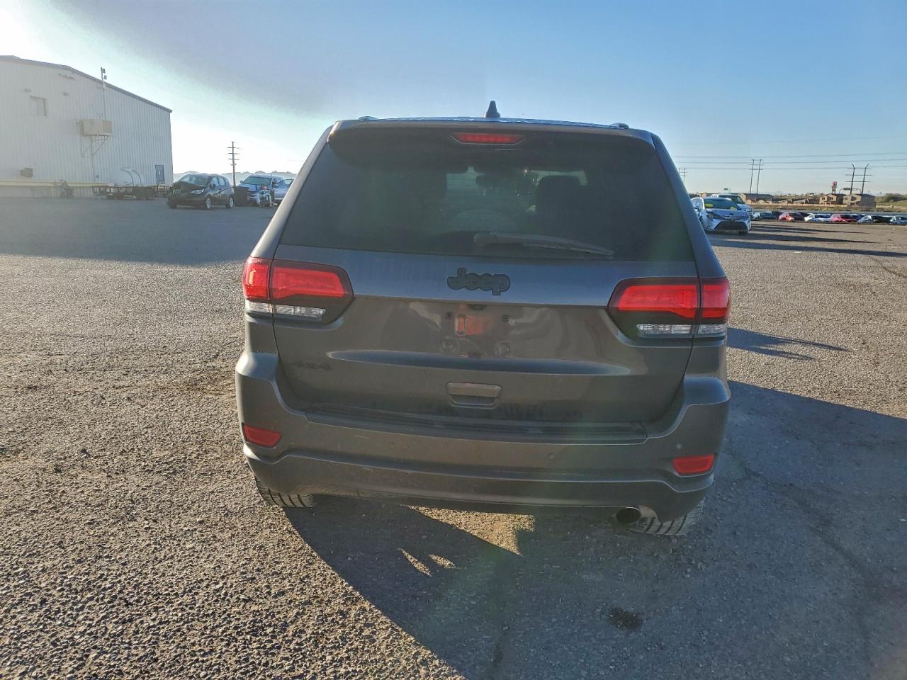 Jeep Grand Cherokee Laredo Image 9