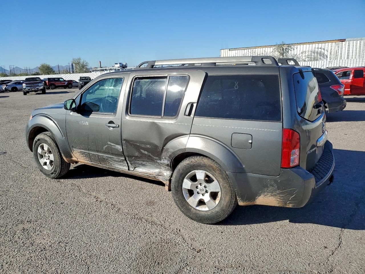 Nissan Pathfinder S Image 2