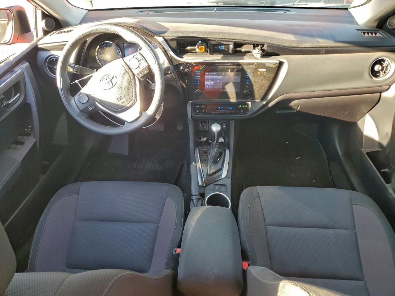 Toyota Corolla L Image 8