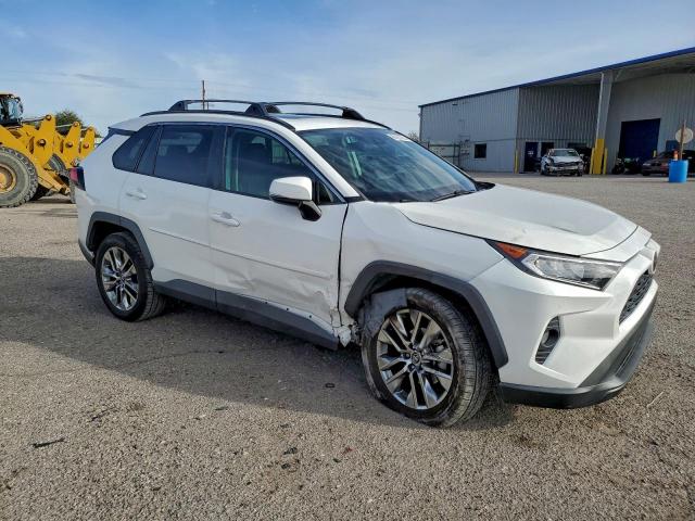 Toyota RAV4 Xle Premium Image 3