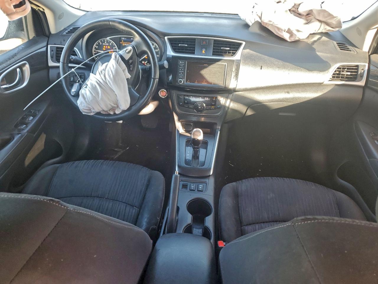 Nissan Sentra S Image 8