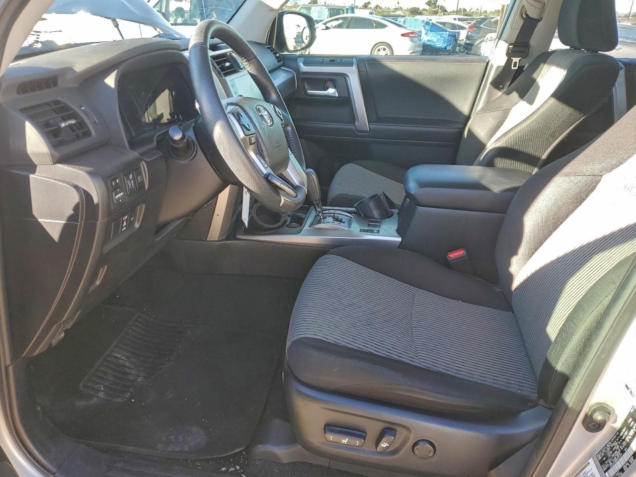 Toyota 4Runner Sr5 Image 9