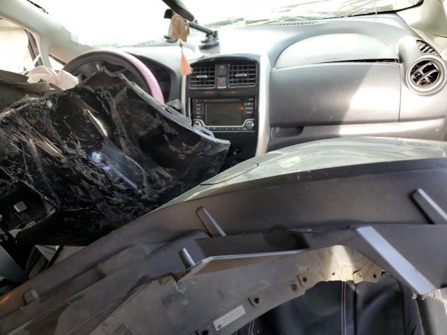 Nissan Versa S Image 5