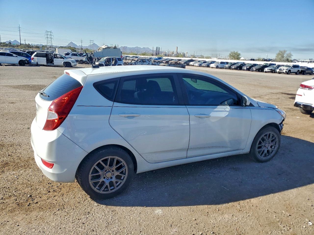 Hyundai ACCENT Se Image 2