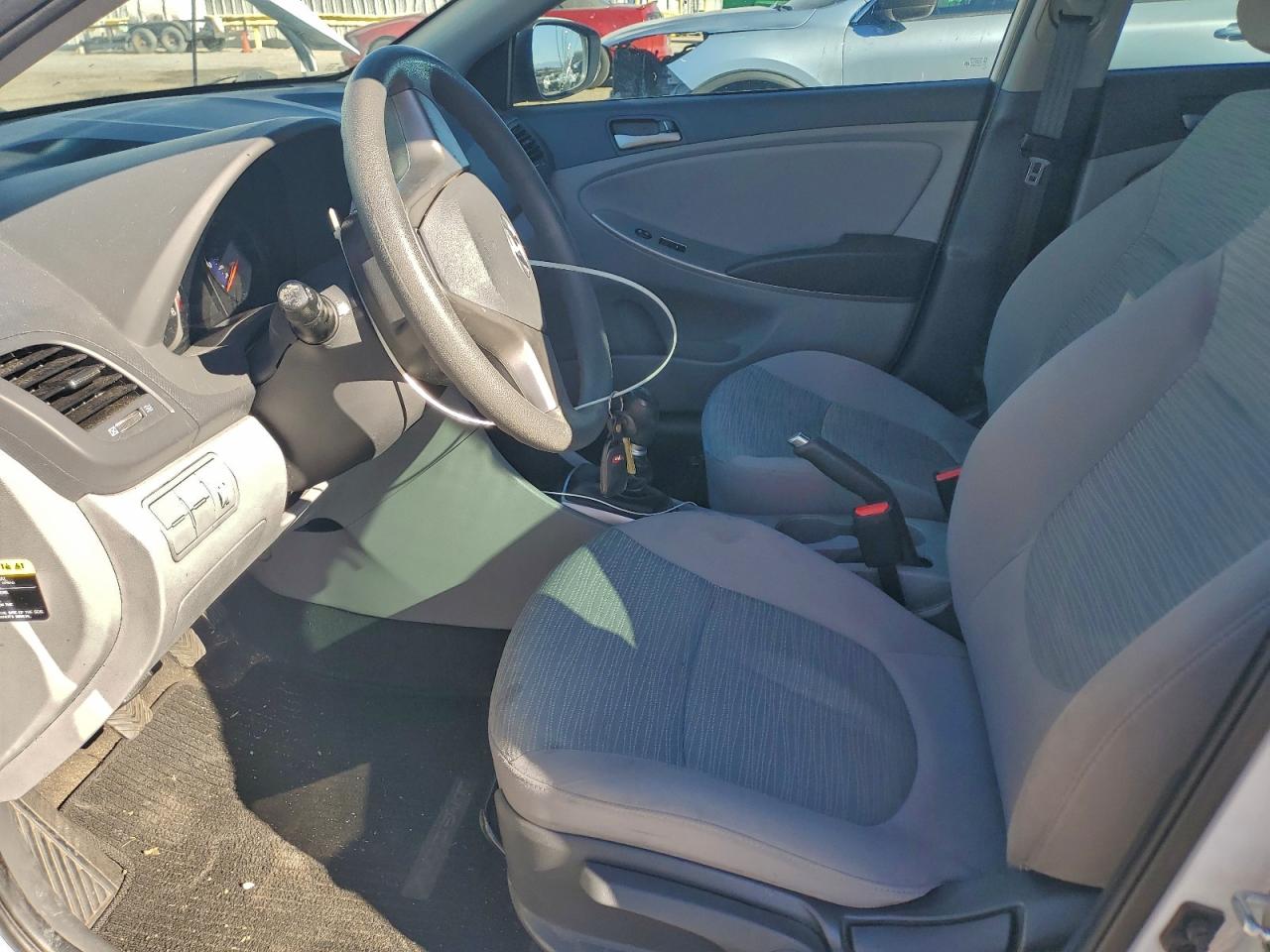 Hyundai ACCENT Se Image 8