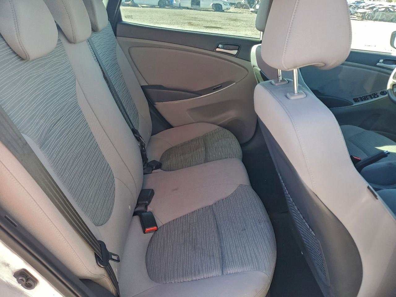 Hyundai ACCENT Se Image 10