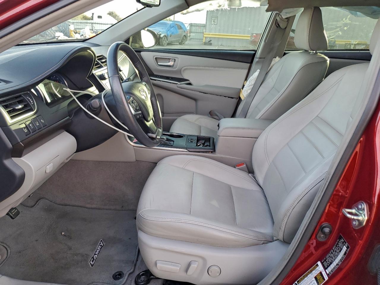 Toyota Camry Le Image 2