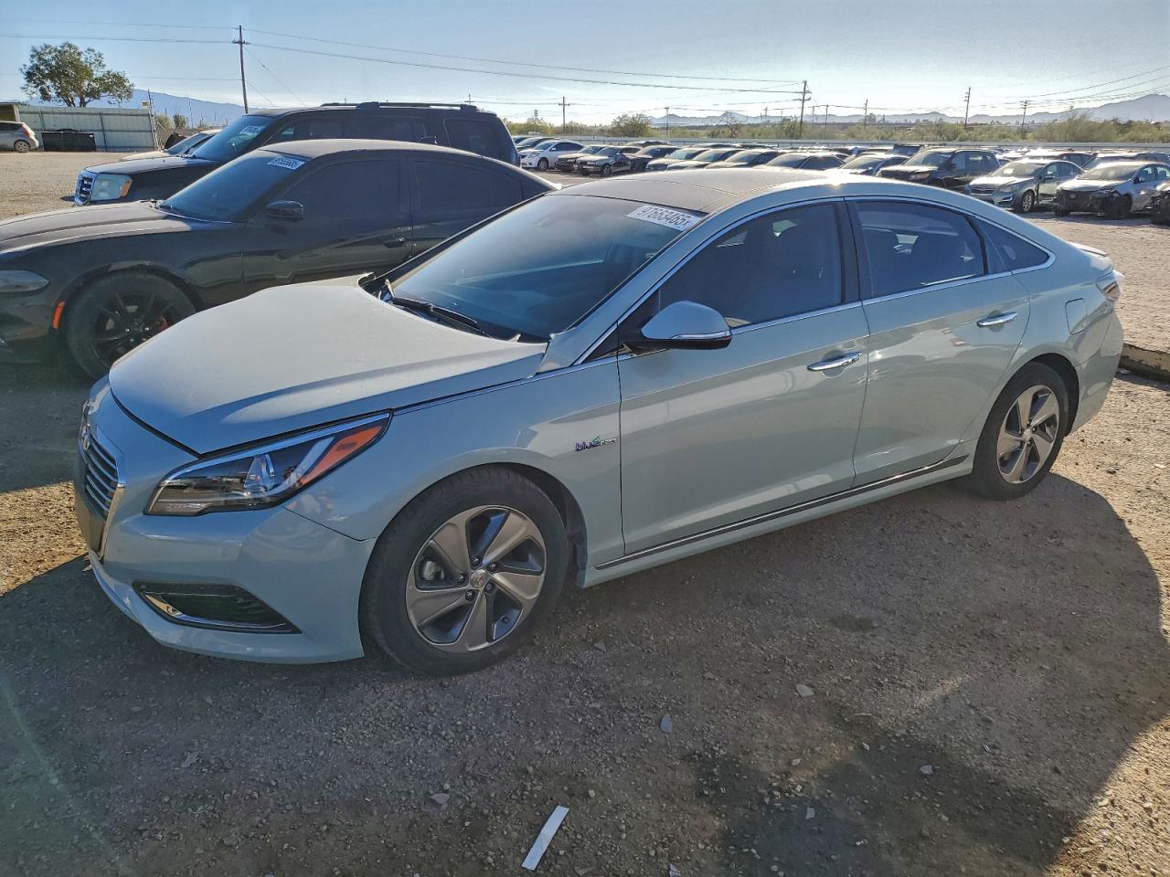 Hyundai SONATA Hybrid Image 1
